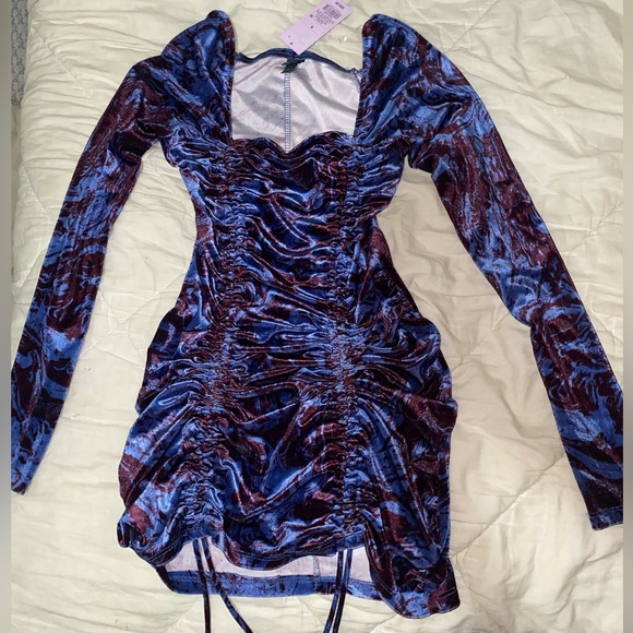 Velvet type material drawstring ruched adjustable dress - Picture 3 of 6